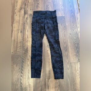 Lululemon Fast & Free 7/8 Tight (Nulux 25"), size 4, navy blue.